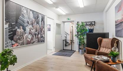 Ingången till kontorsdelen Krossgatan 29