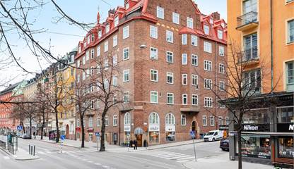Fasad - Vy från Korsningen av Birger Jarlsgatan/Eriksbergsgatan Eriksbergsgatan 1 A