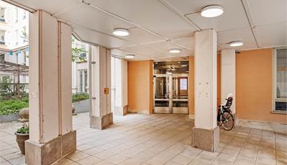 Entré till Trapphus - KNK 33 Klara Norra Kyrkogata 33