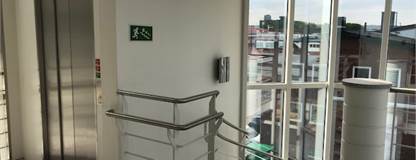 Entré med hiss Britta Sahlgrens gata 1