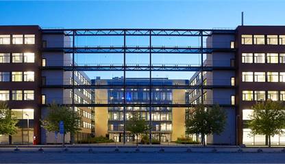 Huvudentré Kistavägen 21-25