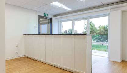 Entré med receptionsmöjlighet Pionjärvägen 25