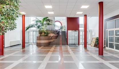 Välkomnande entré Kanongatan 157